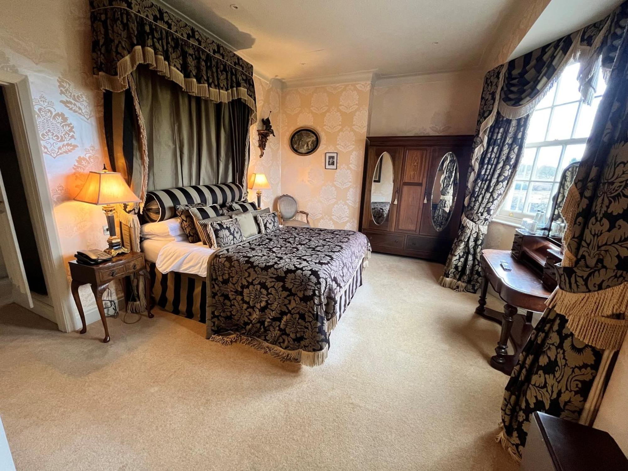 Ye Olde Bell Hotel & Spa 雷特福德 外观 照片